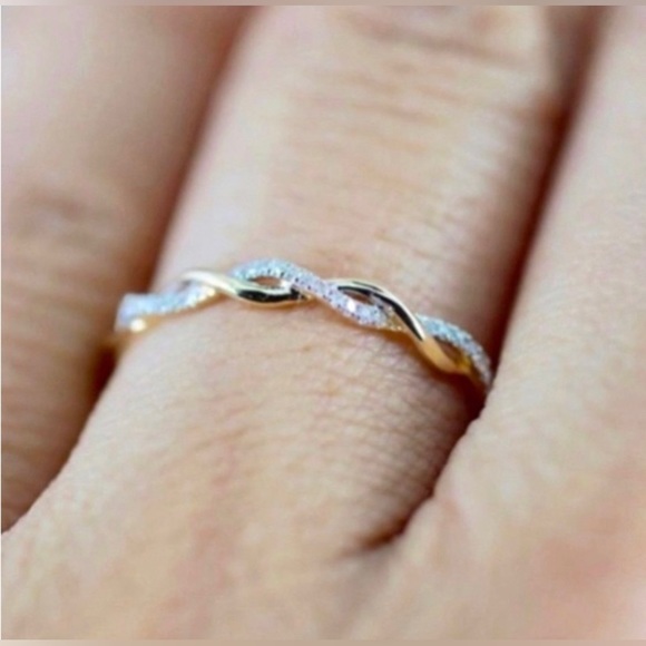 NEW 18K Rose Gold Diamond Twist Ring - Picture 5 of 5